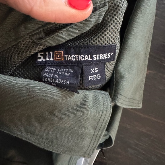 Tactical 5.11 button down shirt NWT Size XS - Picture 4 of 4